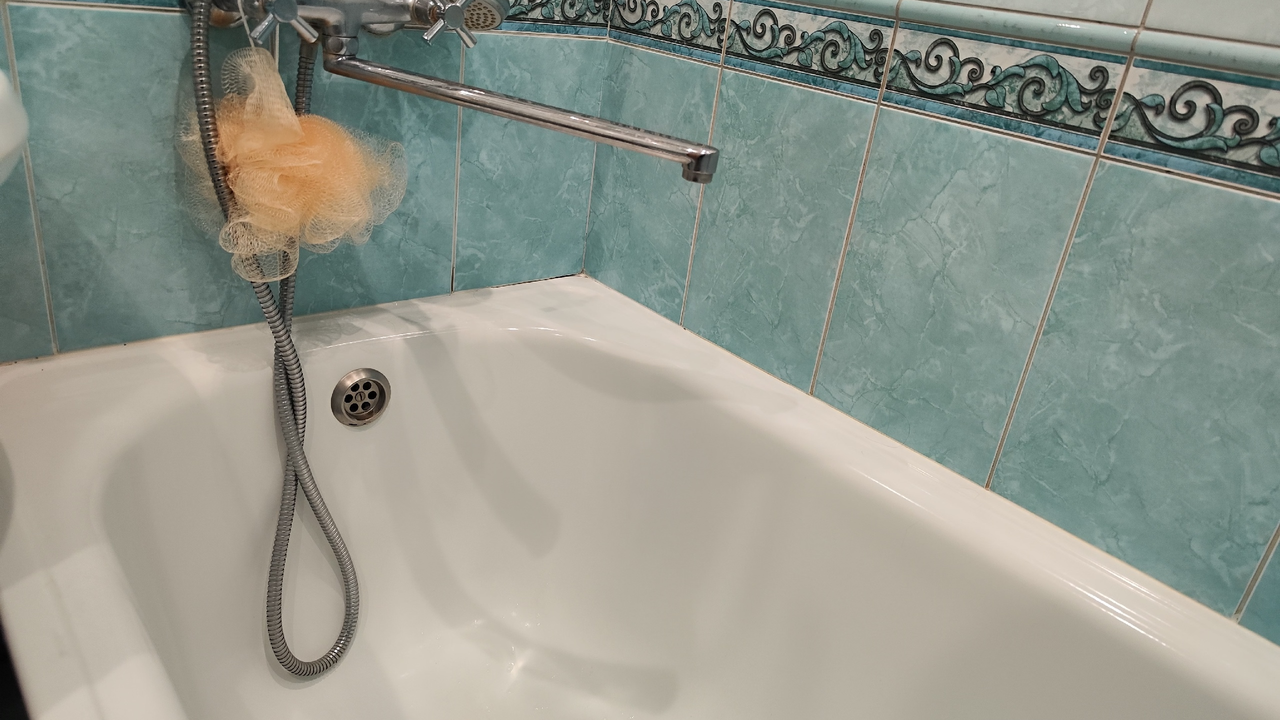 Главная картинка новости: Четыре ложки на губку — и ванна станет белее снега: никакого желтого налета и ржавчины — сияет как на праздник