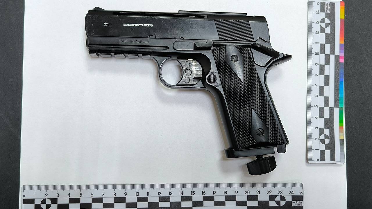 Главная картинка новости: В Коми родители подростка за хулиганство с пистолетом заплатят 25 тысяч рублей