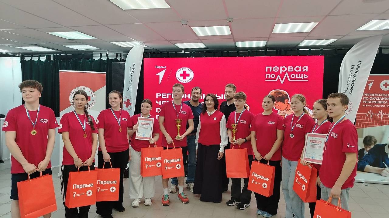Главная картинка новости: Сыктывкарские кадеты победили в республиканском чемпионате по первой помощи