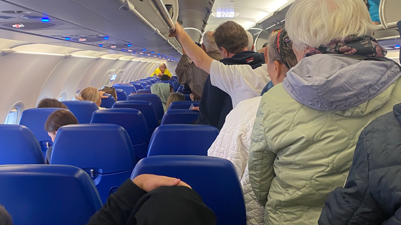 Главная картинка новости: Наглость второе счастье: Как наши туристки в аэропорту смогли сделать себе бесплатный "релакс"