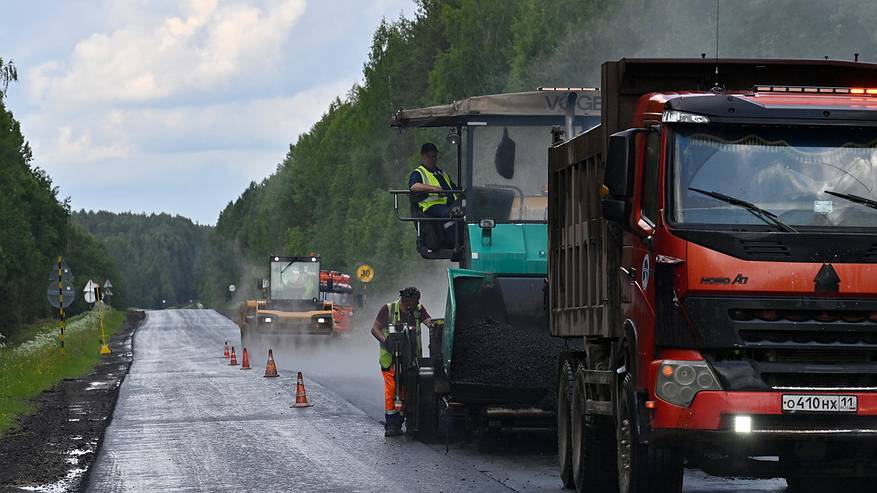 Главная картинка новости: Дорожники Коми ремонтируют 229 километров автомобильных трасс
