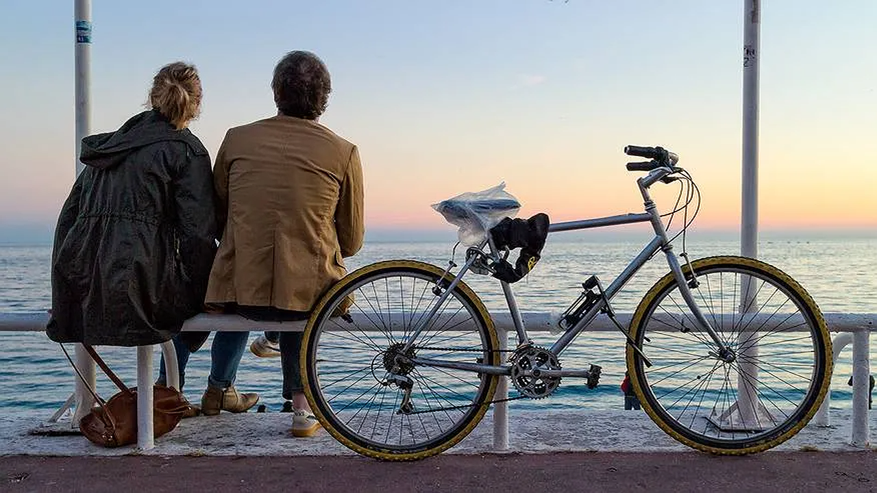 Главная картинка новости: Ванну принимают лишь единицы: Самые неприятные привычки французов, которые не понимают русские