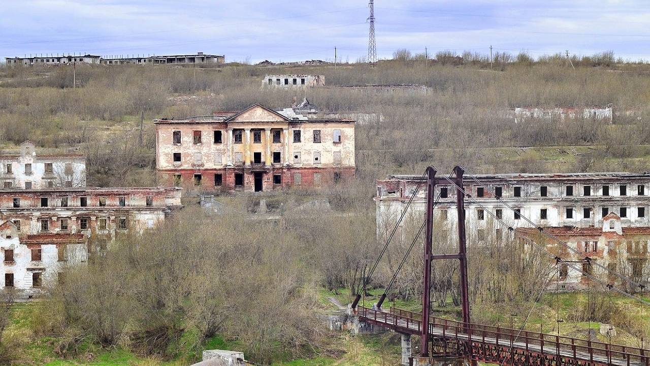 Главная картинка новости: В Заполярье Коми снесут более 40 аварийных объектов за трехлетний период
