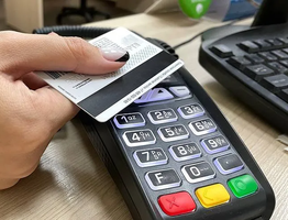 Выключи это в телефоне, чтобы мошенники не могли украсть деньги