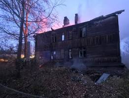 Горячее воскресенье: в Коми спасатели эвакуировали 23 человека из многоэтажки в Эжве