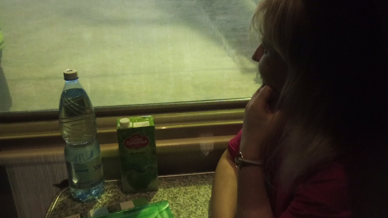 Главная картинка новости: Нужно ли уступать нижнюю полку пенсионерам с точки зрения морали и закона