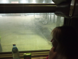 Нужно ли уступать нижнюю полку пенсионерам с точки зрения морали и закона