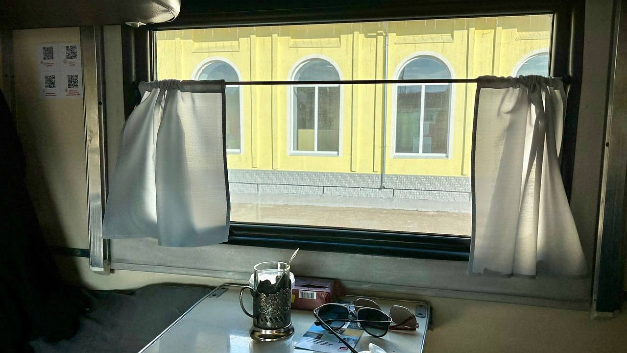 Главная картинка новости: 7 вещей, которые никогда не надо делать в вагоне. Проводница умоляет со слезами на глазах