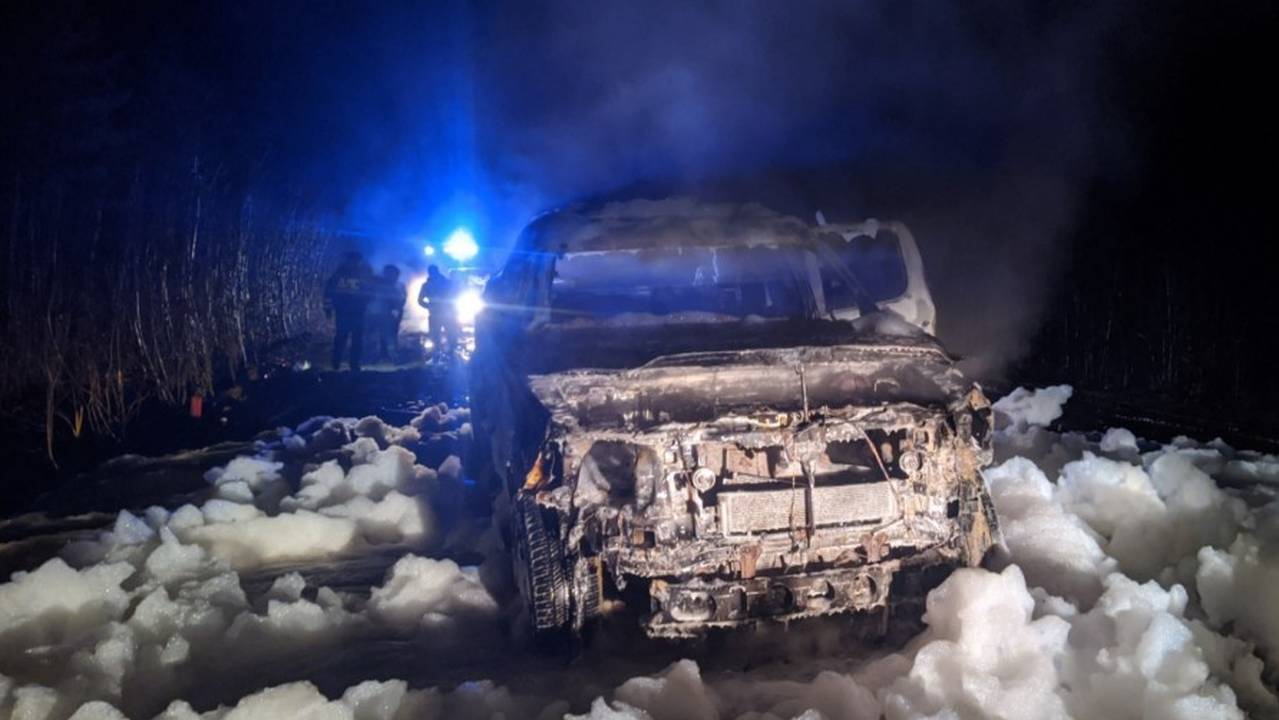 Главная картинка новости: Сводка МЧС: в Коми за день огонь лишил владельцев машин, дачи и бани