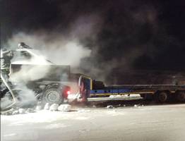 В Воркуте на трассе загорелся грузовик: экипаж МЧС по Коми оперативно помог