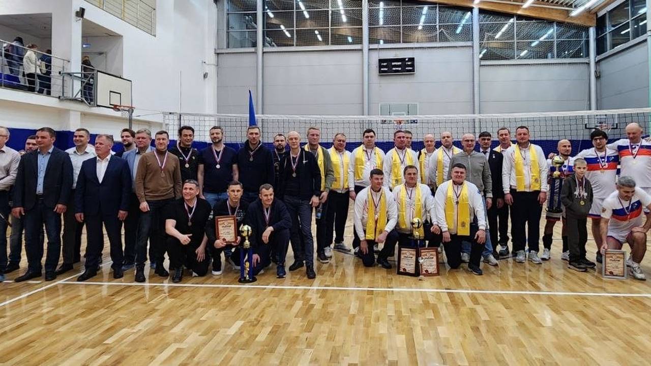 Главная картинка новости: Судьи из Коми завоевали бронзу на всероссийском турнире по волейболу