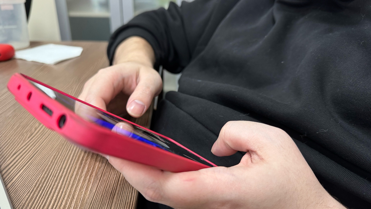 Главная картинка новости: 1 моя фраза, после которой телефонные мошенники сами бросают трубку. Рассказываю как поступаю, если они звонят