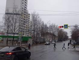 В Сыктывкаре оснастили еще две "зебры" светофорами с вызывной кнопкой