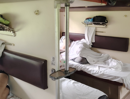 В РЖД убрали верхние полки в плацкарте: что получили пассажиры взамен и сколько стоит это удовольствие