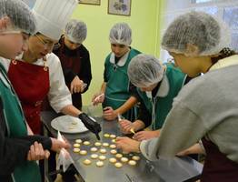 Школьники из Сыктывкара примерили на себя профессии агронома и кондитера