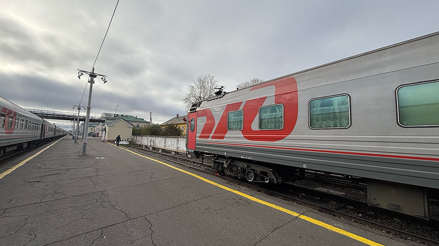 Главная картинка новости: Признания проводницы РЖД: "За занавесками в плацкарте охи-вздохи, и каждый рейс у пассажиров что-нибудь исчезает"
