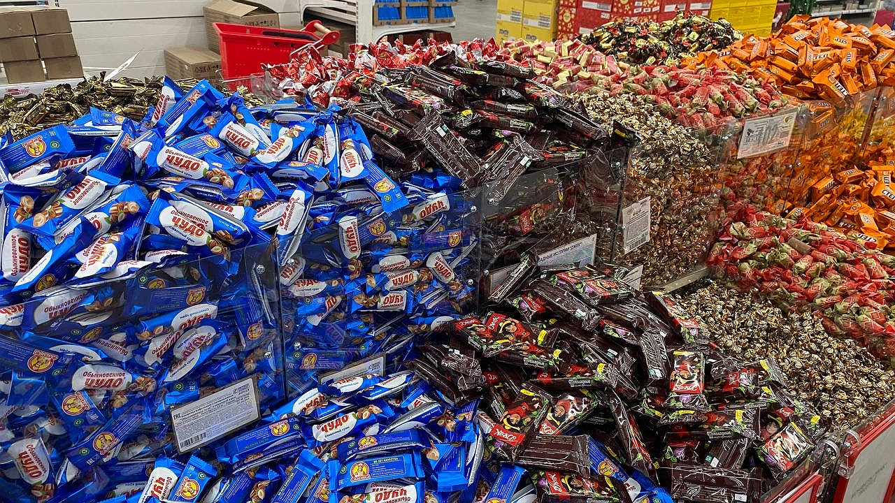 Главная картинка новости: Обалденные конфеты за копейки: в "Светофоре" отыскали этот вкусный клад - и состав 100% натуральный