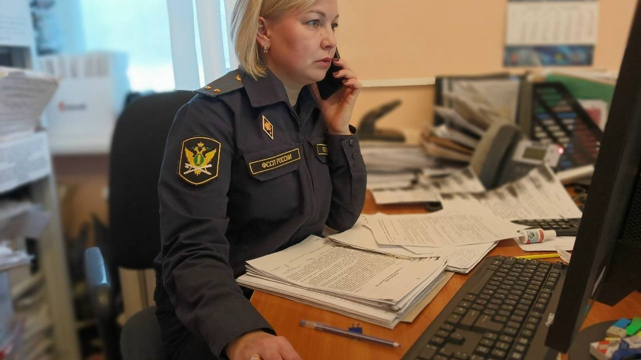 Главная картинка новости: В Сыктывкаре предприниматель при содействии приставов получил 150 тысяч за производственную травму