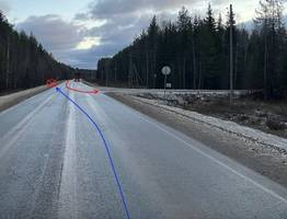 Из-за нарушения правил проезда перекрестка в Сыктывкаре фургон оказался в кювете