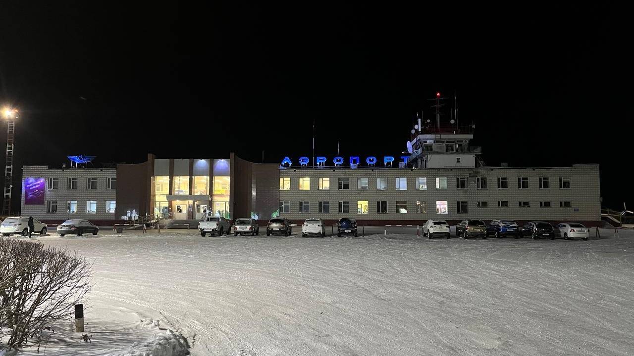 Главная картинка новости: Прокуратура взяла на контроль ситуацию с задержанным рейсом и пассажирами в аэропорту в Коми