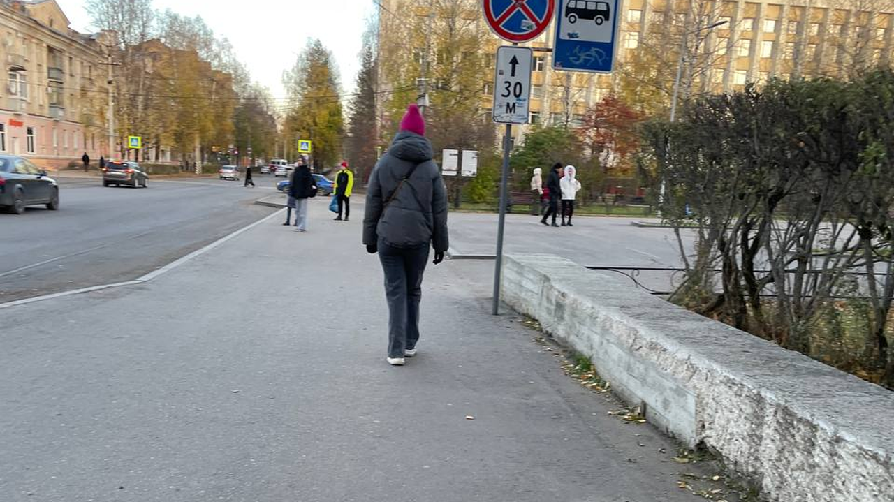 Главная картинка новости: Почему с возрастом важно держаться от людей на расстоянии: стих Юрия Левитанского, пробирающий до глубины души