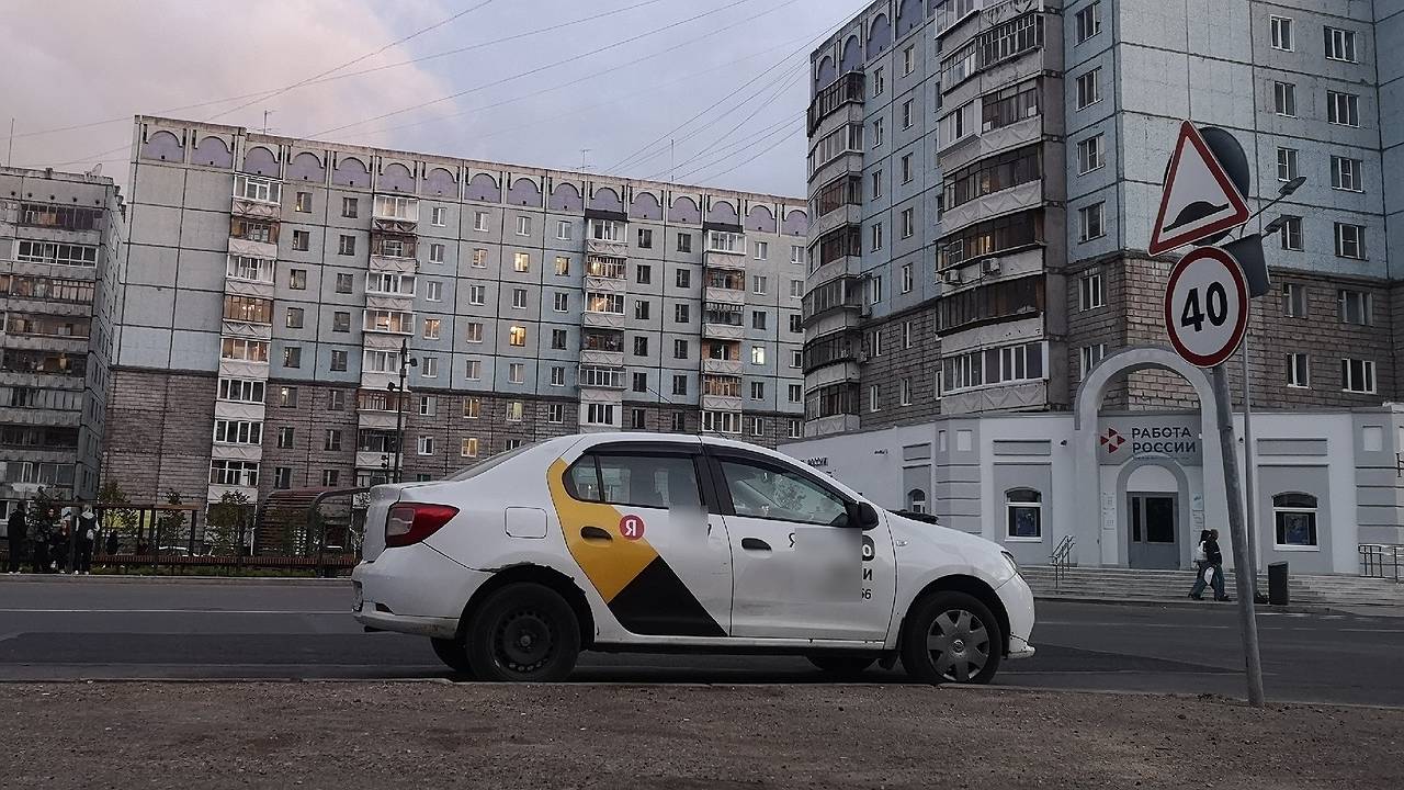 Главная картинка новости: Бдительный сосногорский таксист помог обезвредить наркопреступника в Коми