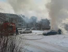 В Коми ликвидировали два пожара: в столице горела иномарка, в Ухте — квартира