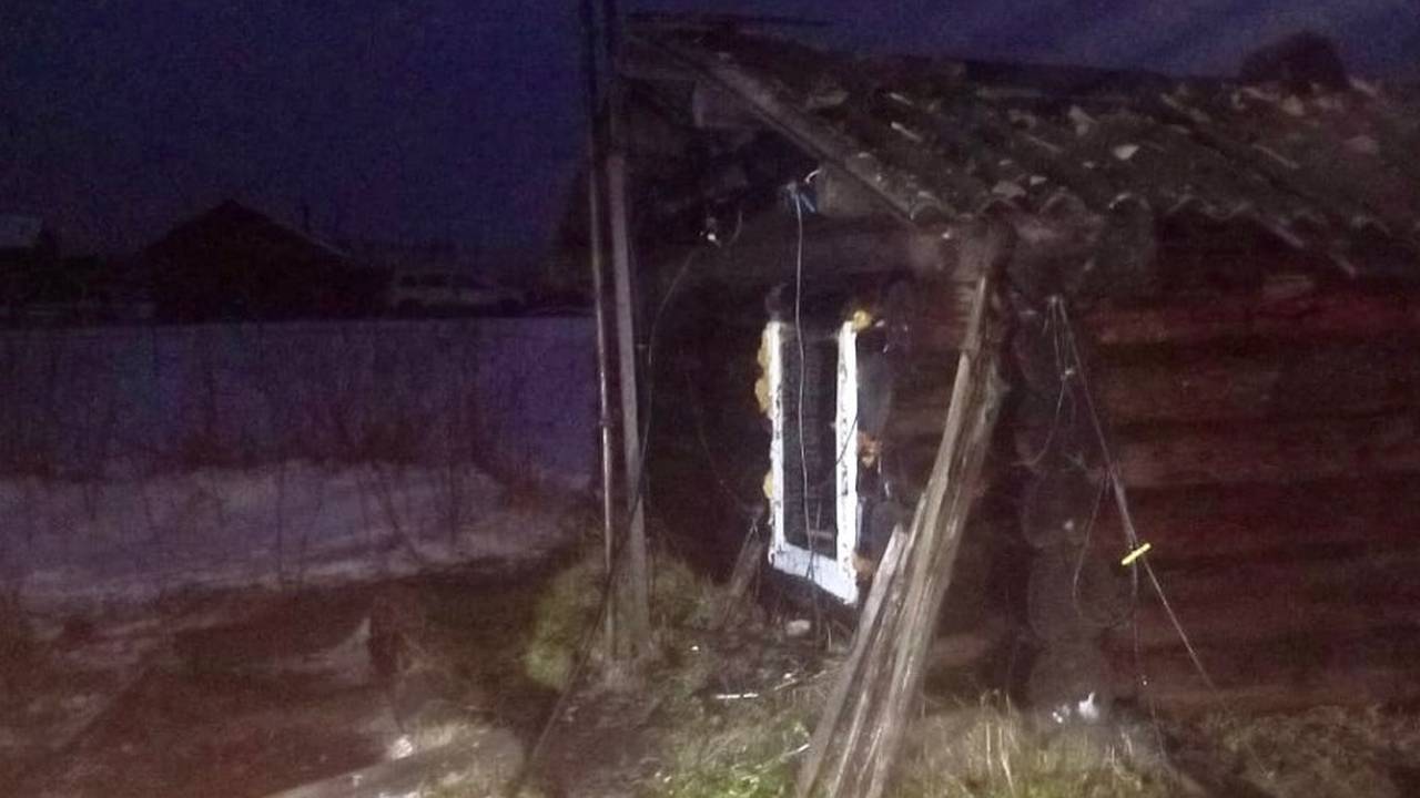 Главная картинка новости: В селе Керчомъя пожарные Коми ликвидировали возгорание в зимней кухне