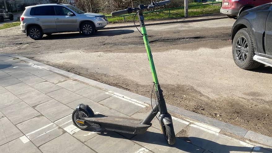 Главная картинка новости: В Коми суд обязал электросамокатчика выплатить сбитой девочке 40 тысяч рублей