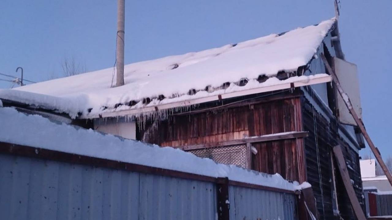 Главная картинка новости: В Коми печь в дачном доме Усинска спровоцировала возгорание