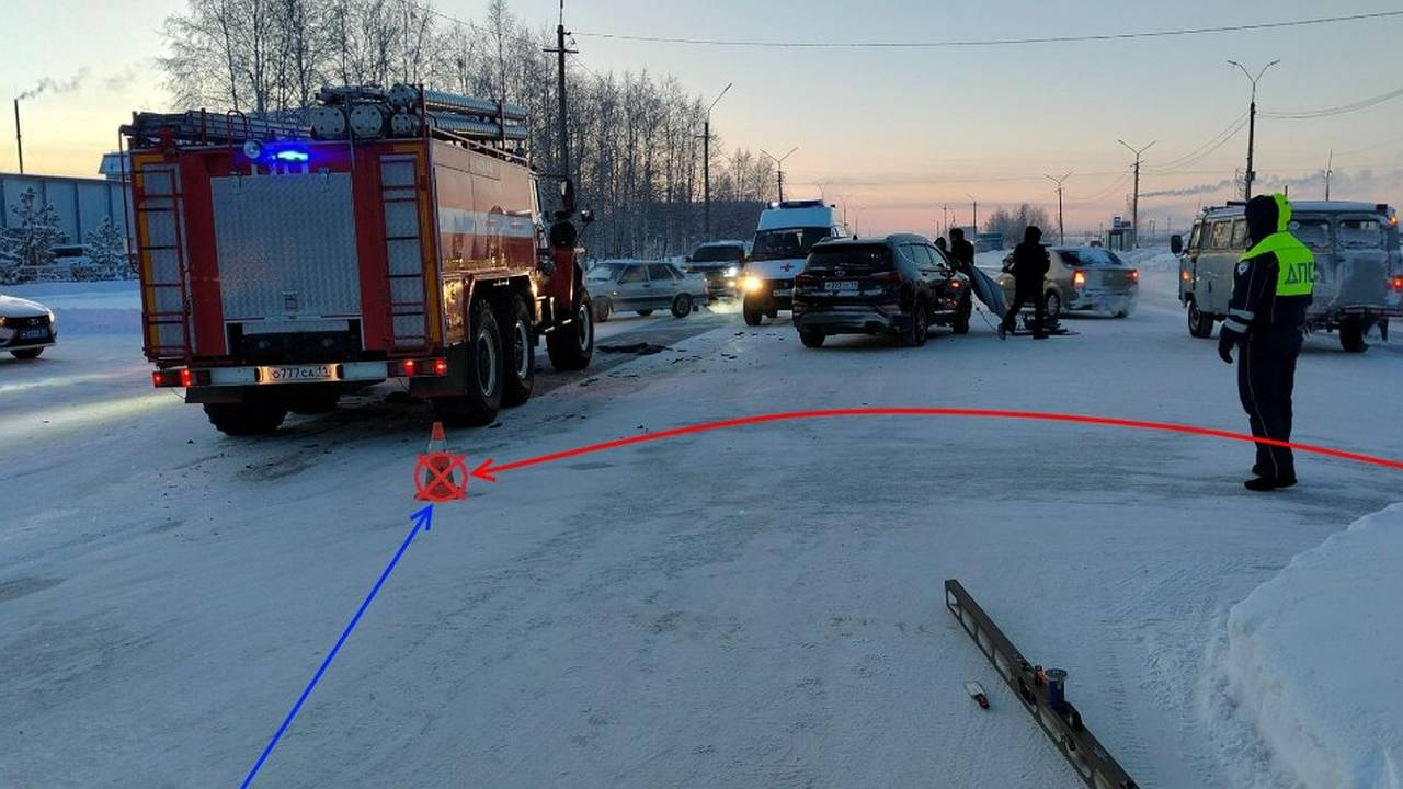 Главная картинка новости: В Коми водитель Hyundai проигнорировал спецсигналы Урала МЧС на дороге Усинска