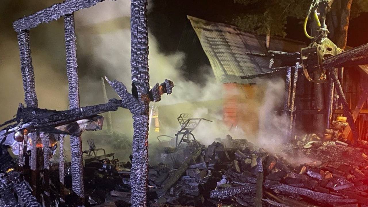 Главная картинка новости: Пожары в Коми уничтожили гараж и хозяйственную постройку