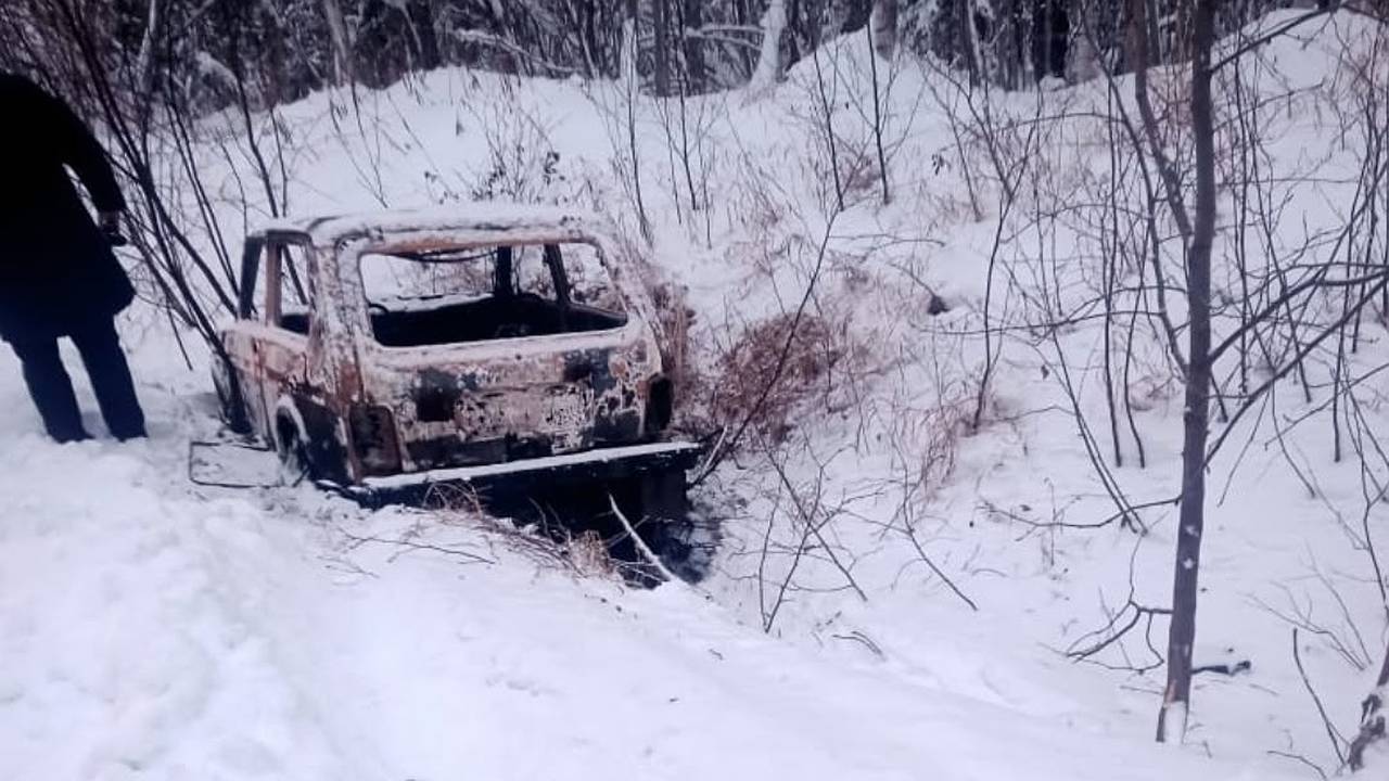 Главная картинка новости: В Коми в придорожном кювете под Интой обнаружили автомобиль с телом погибшего
