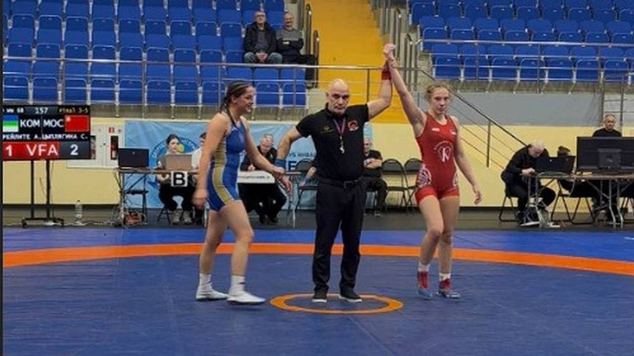 Главная картинка новости: Спортсменка из Коми взяла бронзу на Всероссийских соревнованиях по вольной борьбе