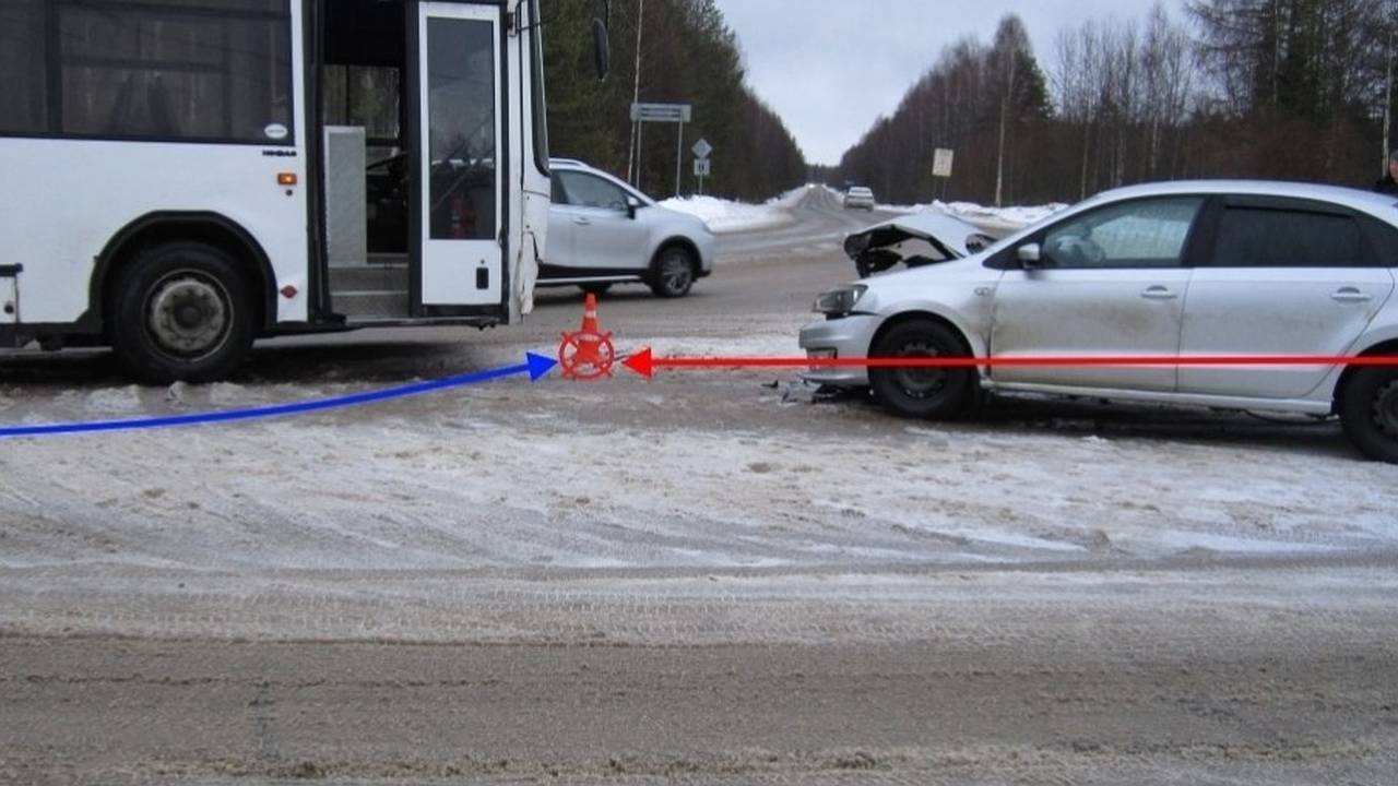 Главная картинка новости: Водитель с десятками нарушений ПДД спровоцировал аварию с автобусом под Ухтой в Коми