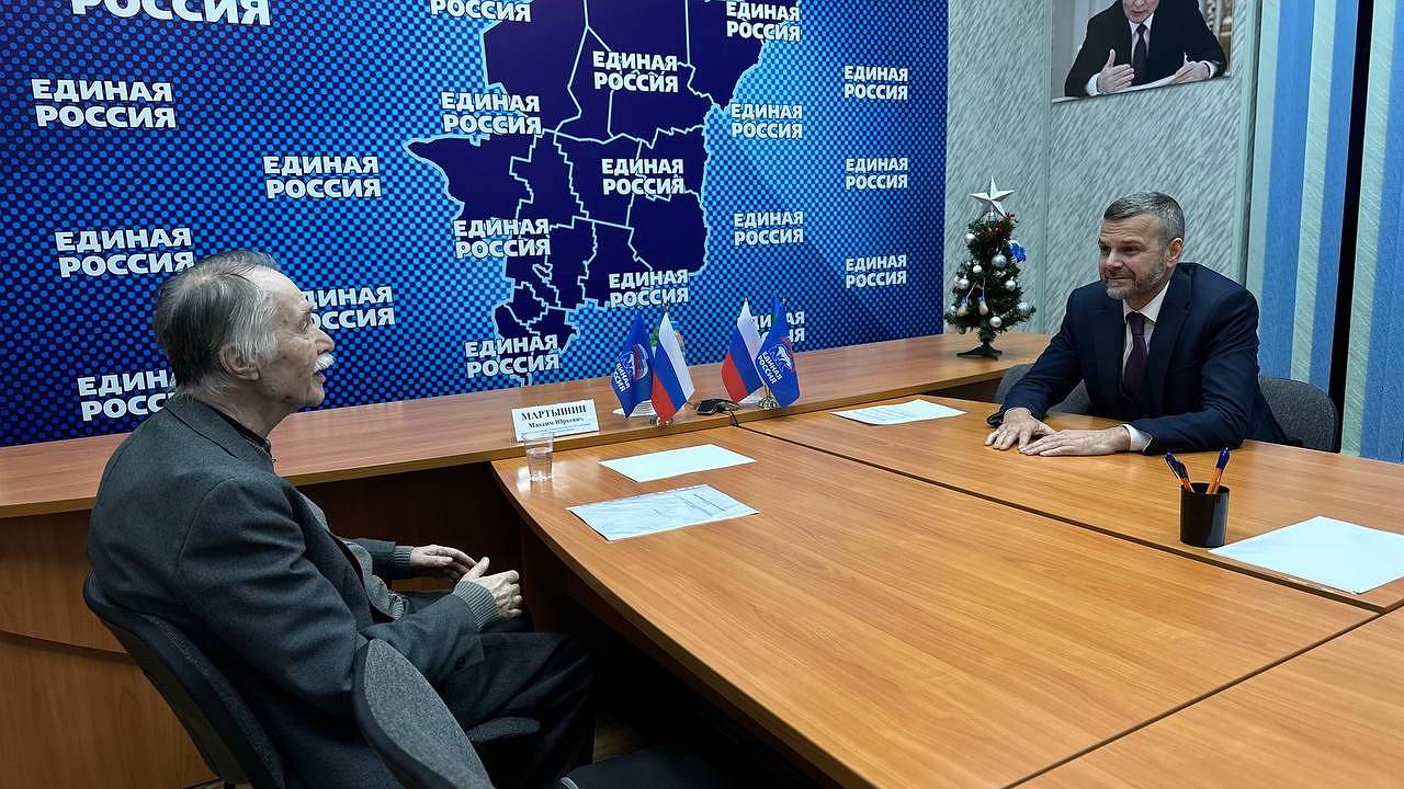 Главная картинка новости: Максим Мартышин поддержал идею сделать медведя "лицом" юбилея Сыктывкара