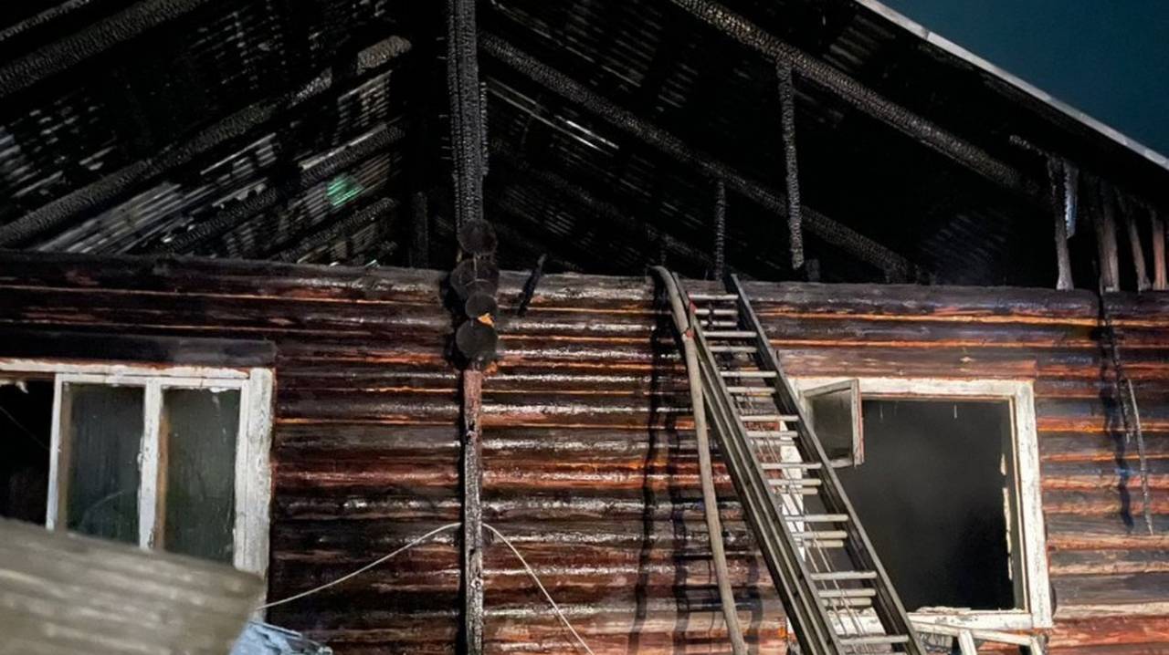 Главная картинка новости: В Коми огонь уничтожил три дома за сутки и унес две жизни