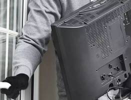 Арендодатель в Сыктывкаре лишилась квартиранта, платы и техники