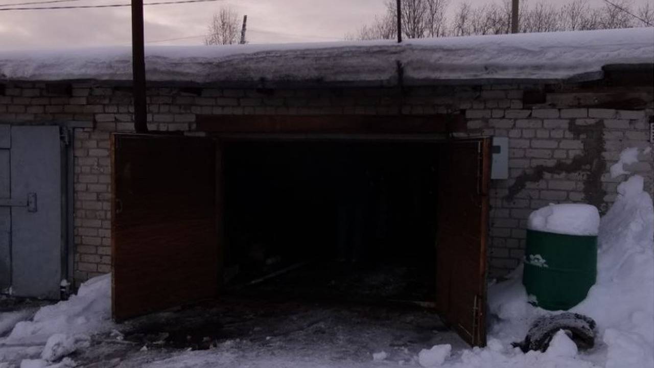 Главная картинка новости: В Коми произошли два пожара из-за неисправной электротехники, эвакуировали десятки человек