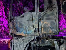 В Коми огонь трижды напомнил о себе: спасатели потушили баню, заброшку и грузовик на трассе