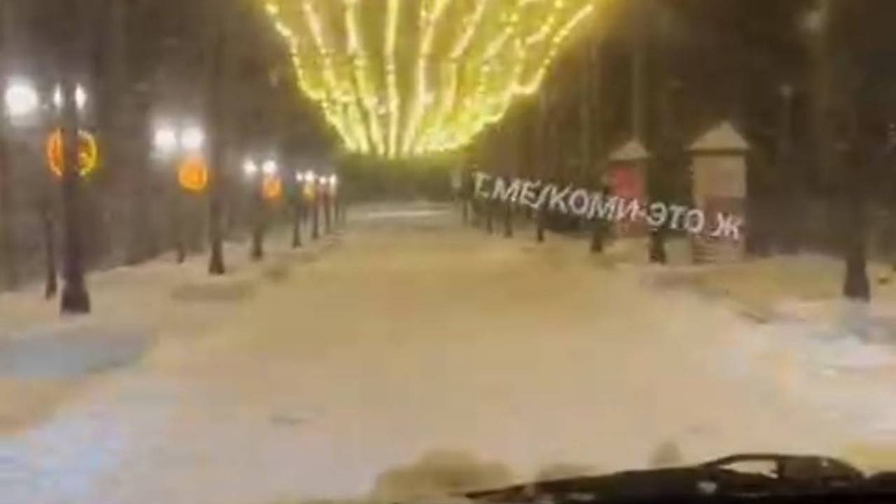 Главная картинка новости: В Сыктывкаре задержали водителя, который въехал под "кирпич" на Кирова