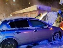 В Коми огонь атаковал легковую машину и пустующий дом