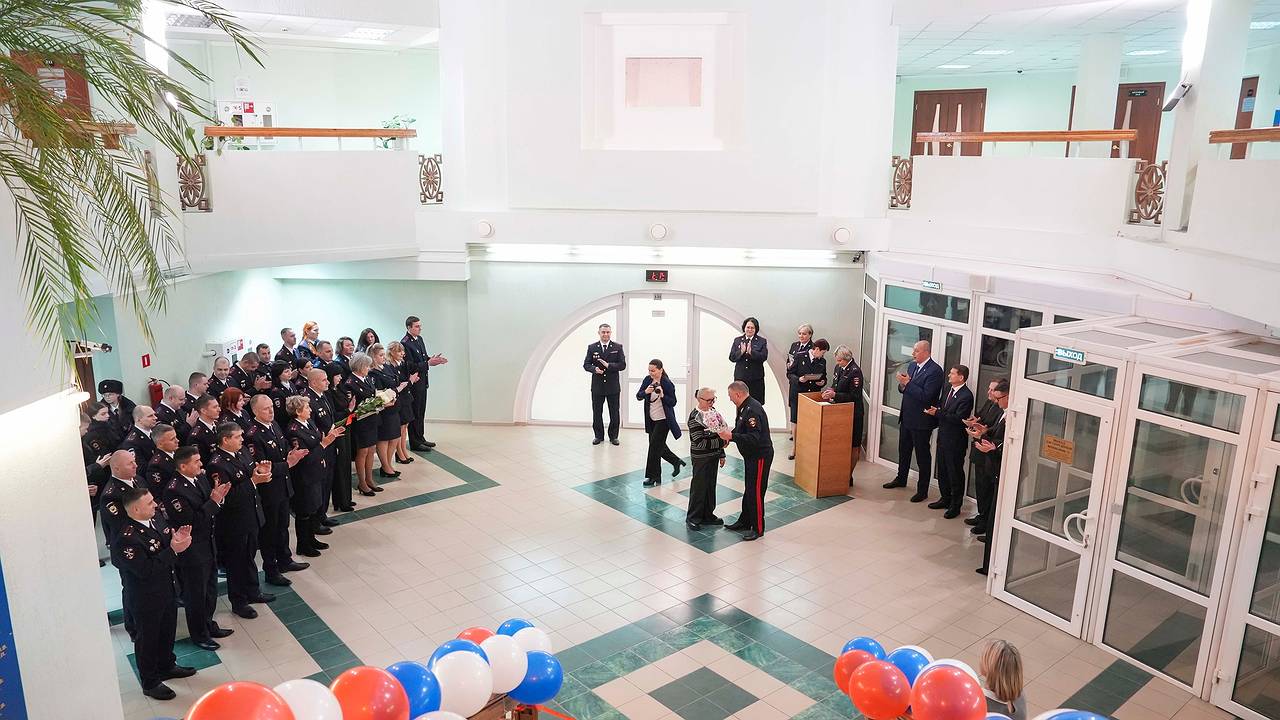 Главная картинка новости: Сотрудники полиции Заполярья Коми отпраздновали новоселье