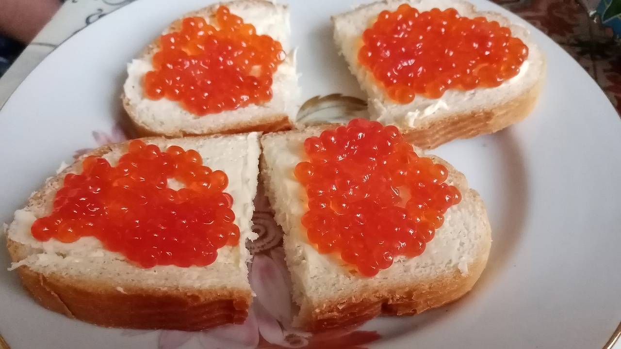 Главная картинка новости: Аферисты "ловят на удочку" с дешевыми икрой и красной рыбой жителей Коми