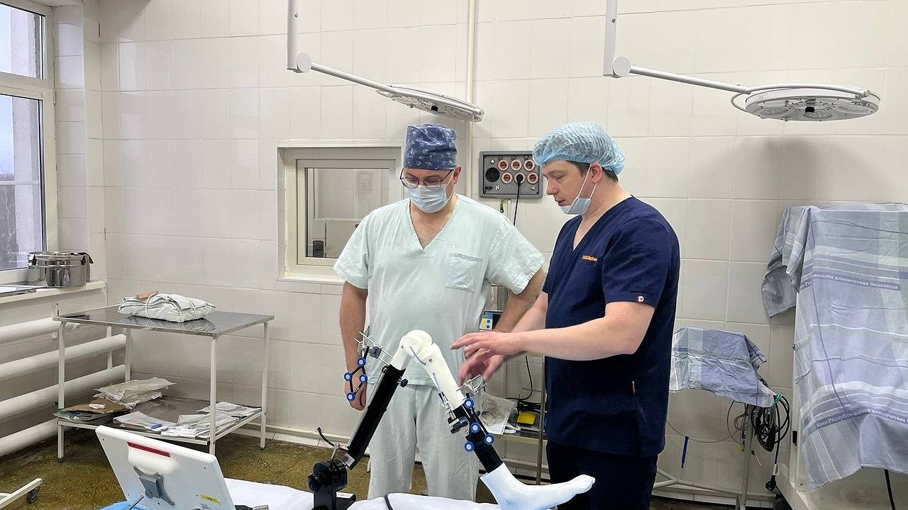 Главная картинка новости: Врачи главной больницы Коми применили роботизированную систему при операциях