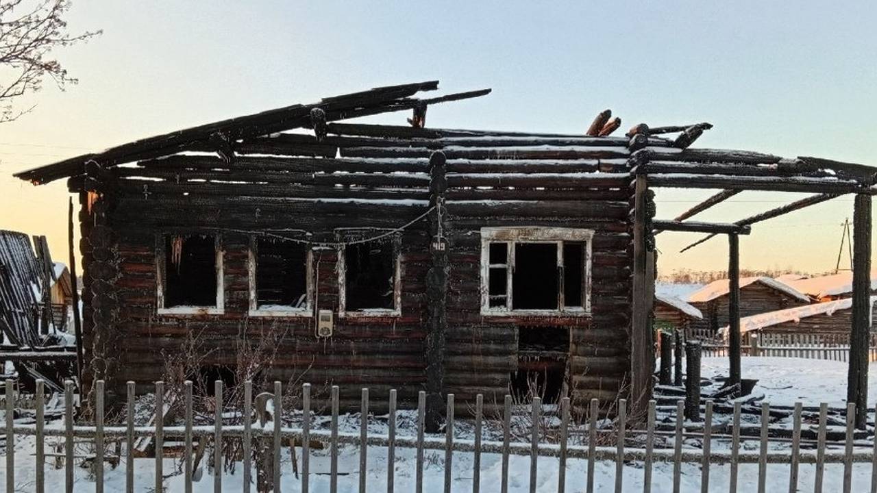 Главная картинка новости: Пожарные Коми ликвидировали три возгорания в жилых домах и гараже