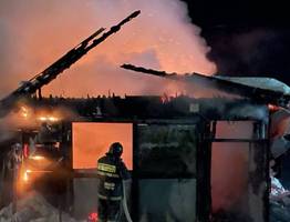 В Коми за сутки потушили три пожара в автомобиле, гараже и бане