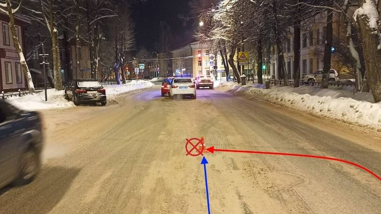 Главная картинка новости: Неосторожный поворот во двор привёл к столкновению двух Kia в Сыктывкаре