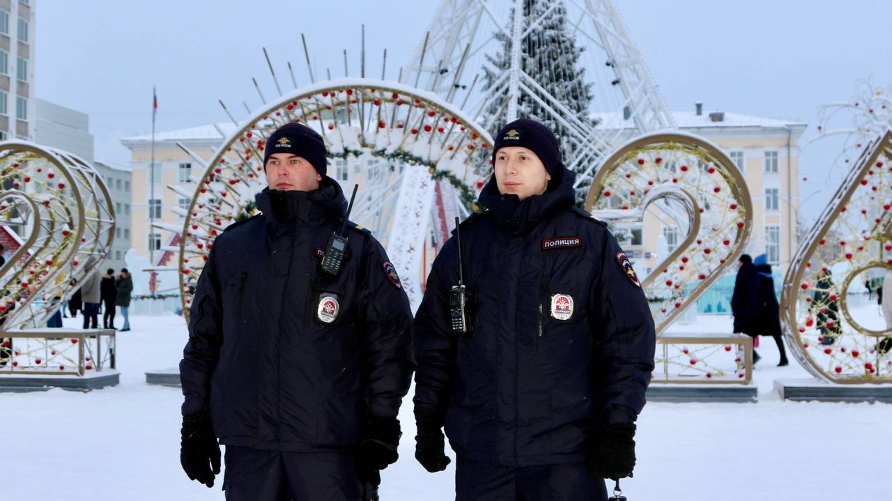 Главная картинка новости: Полиция переходит в праздники на усиленный режим службы для охраны порядка в Коми