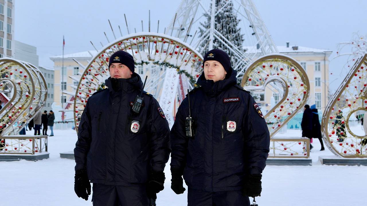 Главная картинка новости: Полиция переходит в праздники на усиленный режим службы для охраны порядка в Коми